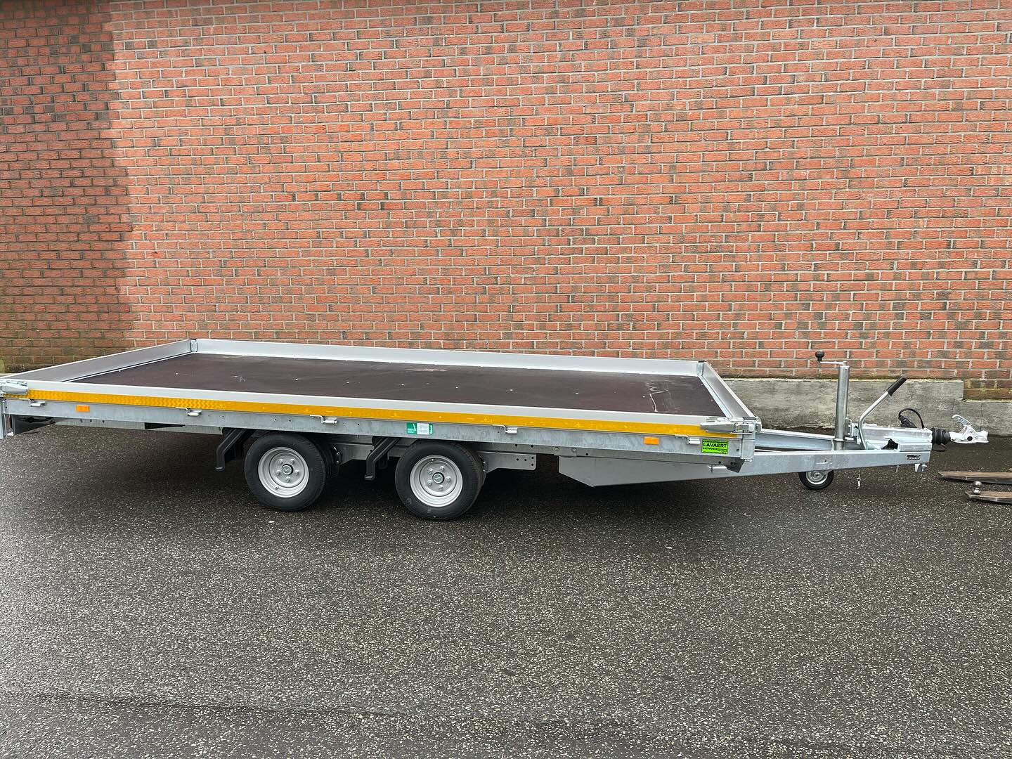 Plateauwagen met open laadplatform bij Aanhangwagens Lavaert